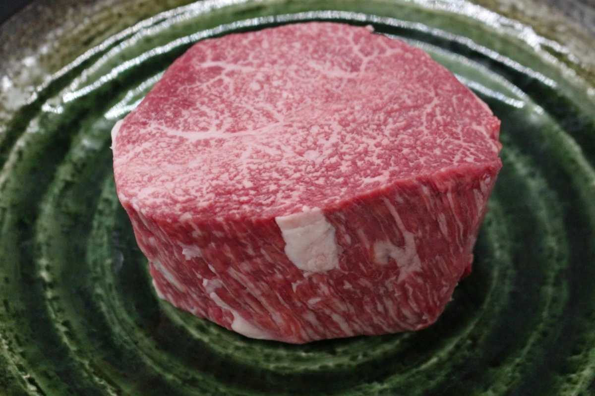 近江牛シキンボウ 587g 【現品限り】