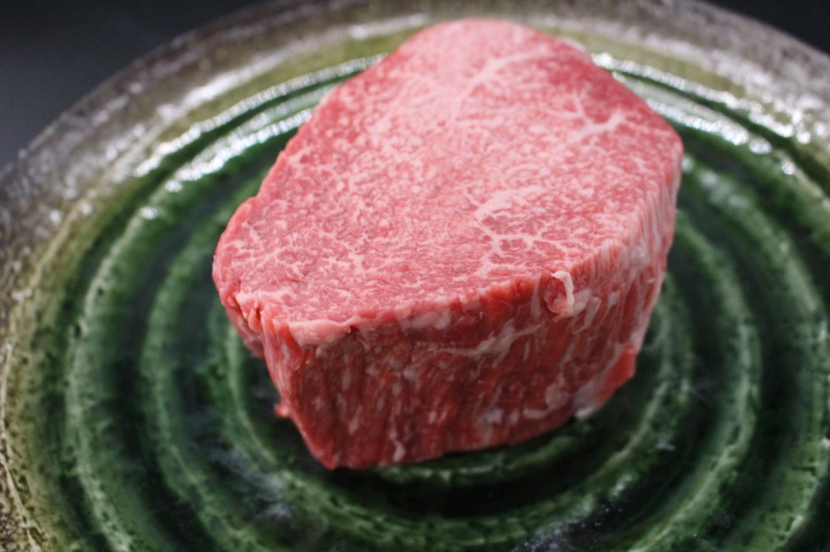 近江牛シキンボウ 587g 【現品限り】