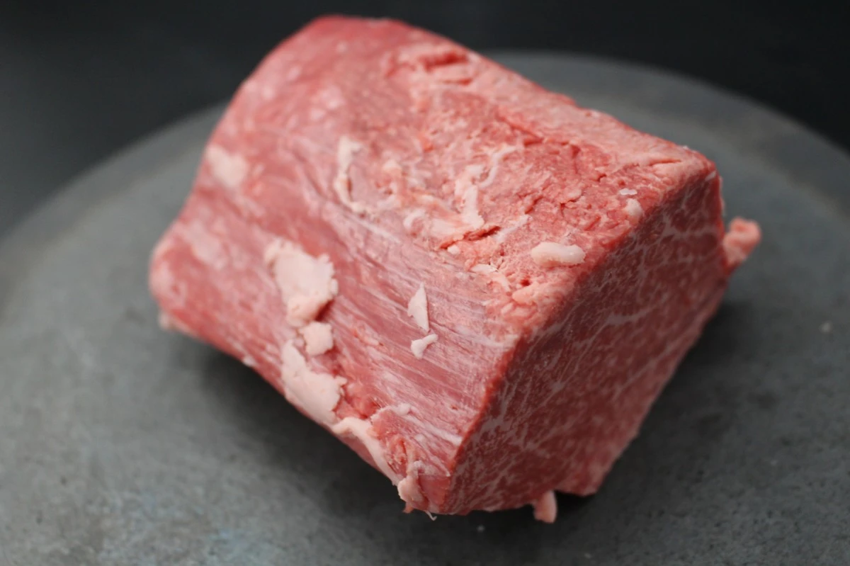 【現品限り】近江牛ヒレ シャトーブリアン塊肉649ｇ