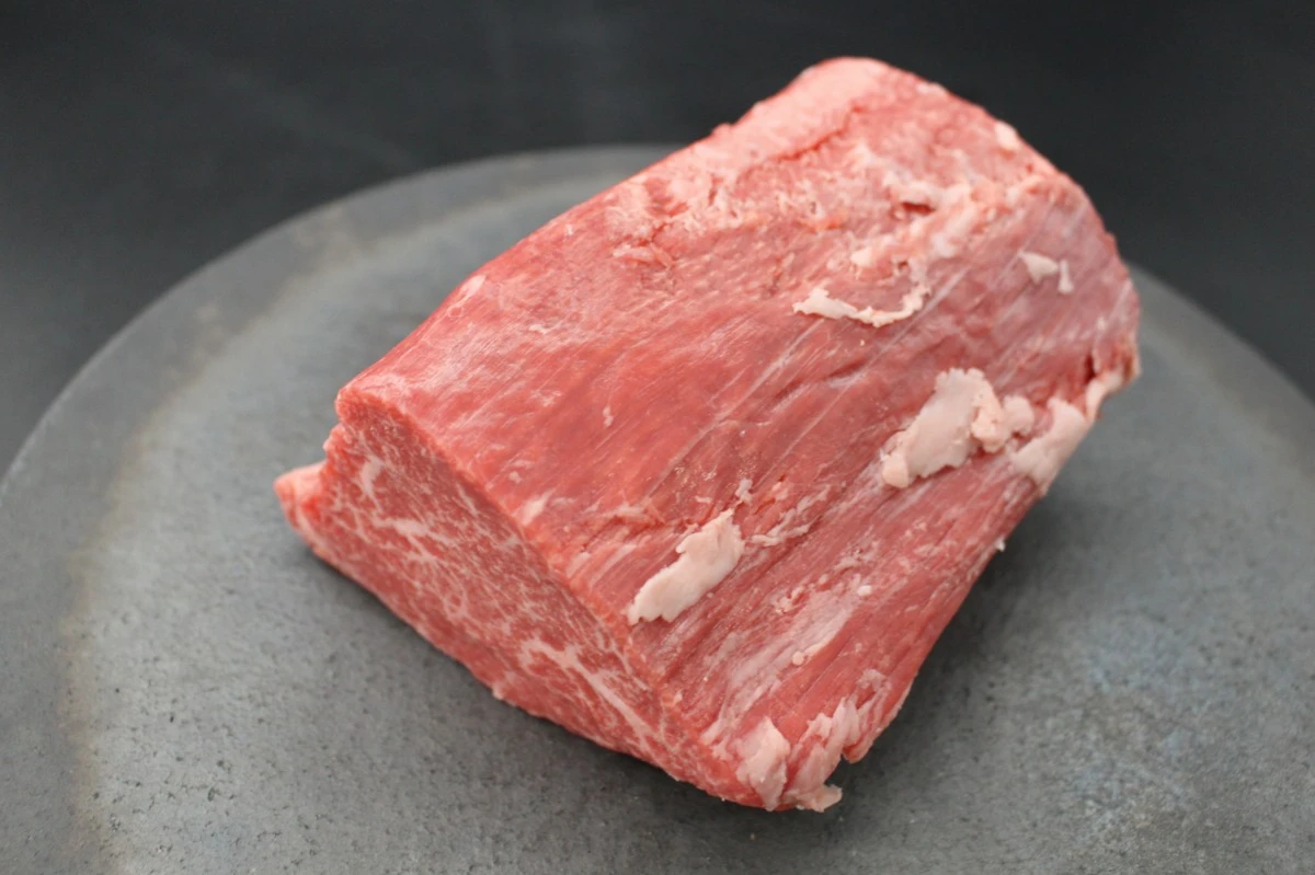 【現品限り】近江牛ヒレ シャトーブリアン塊肉649ｇ