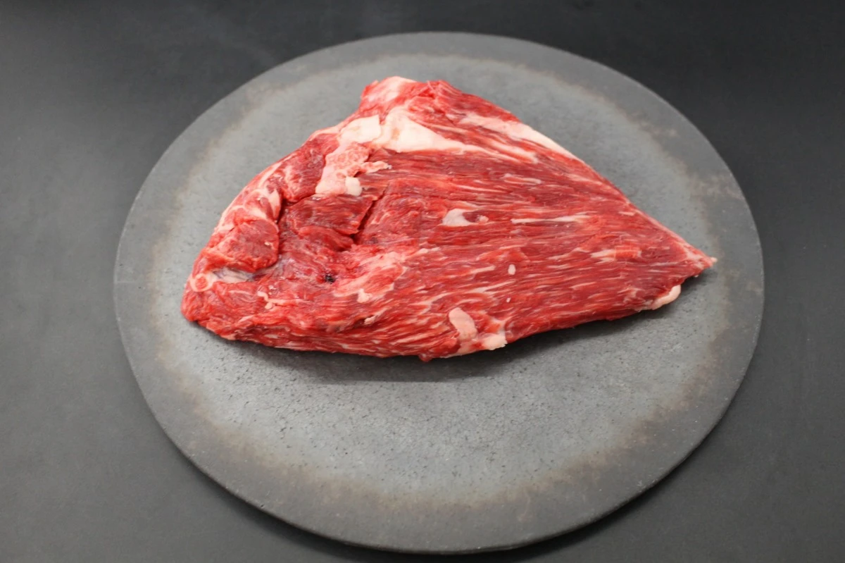 【現品限り】近江牛三角バラ塊肉543g　【煮込み用】