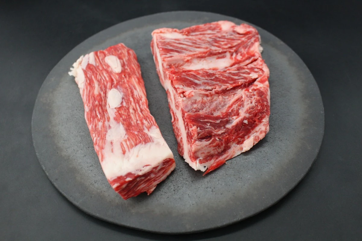 【現品限り】近江牛三角バラ塊肉2点セット合計480g　【煮込み用】