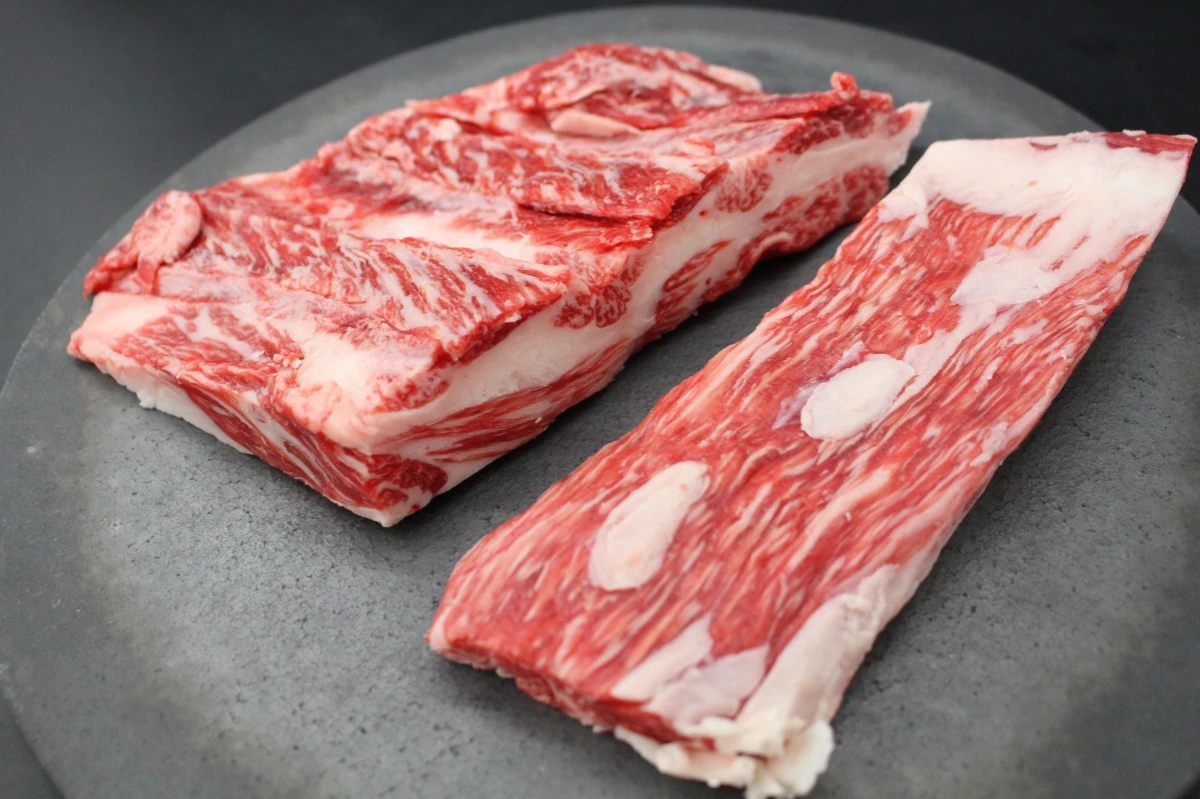 【現品限り】近江牛三角バラ塊肉2点セット合計480g　【煮込み用】