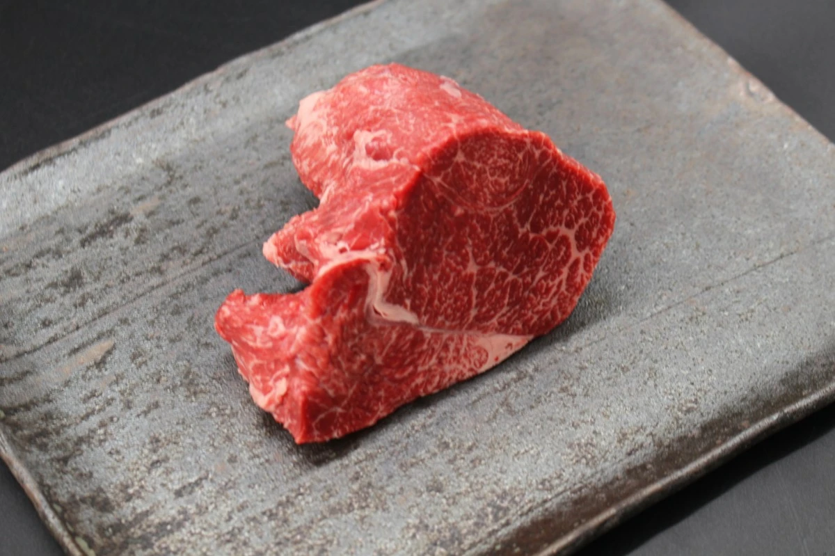 【現品限り】近江牛希少部位とうがらし塊肉413g【ローストビーフに！】