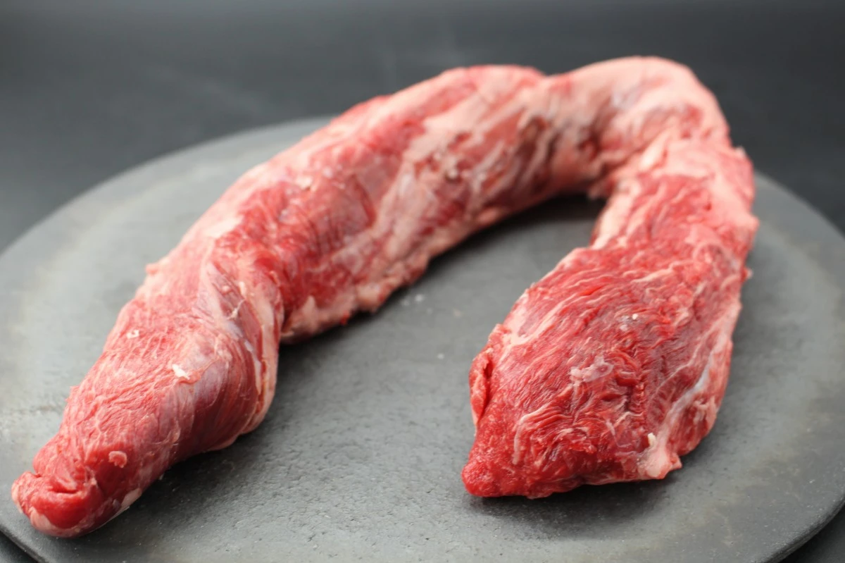 【肉の日】近江牛ネック塊肉554g【煮込み用】