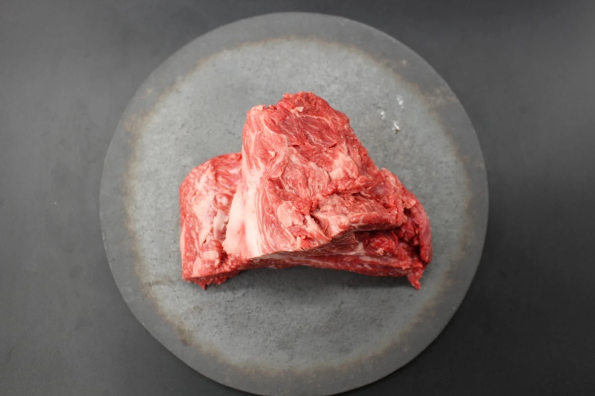 【肉の日】近江牛ネック塊肉700g【煮込み用】