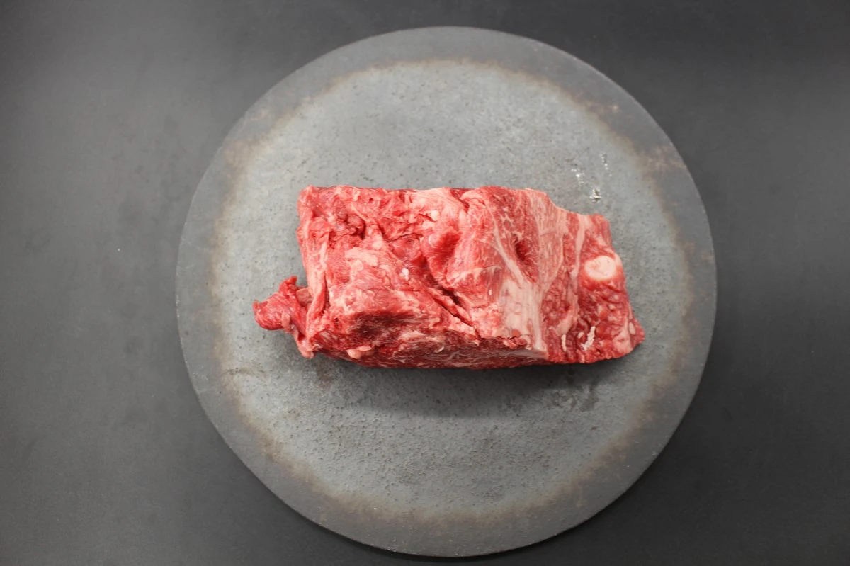 【肉の日】近江牛ネック塊肉663g【煮込み用】