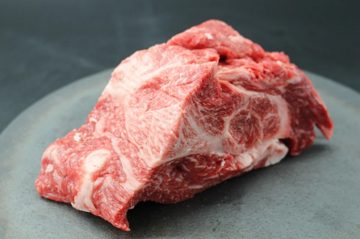 【肉の日】近江牛ネック塊肉663g【煮込み用】