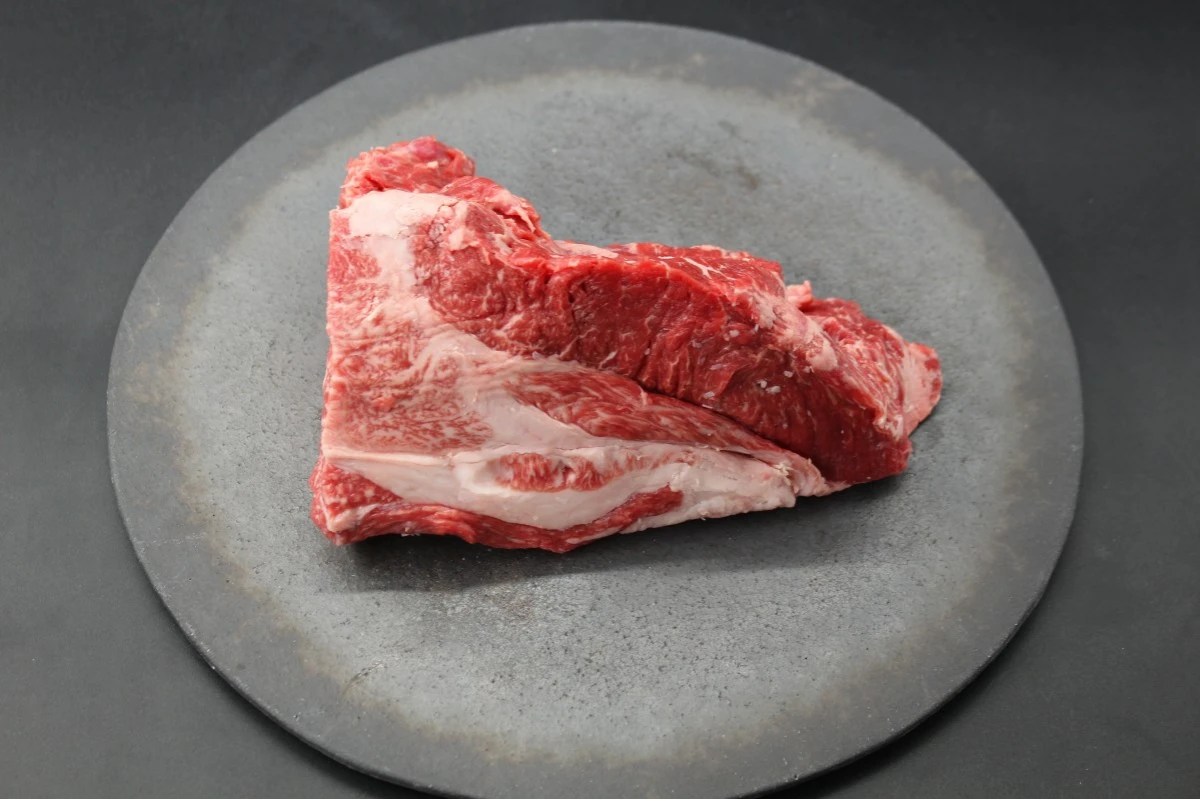 【肉の日】近江牛ネック塊肉717g【煮込み用】