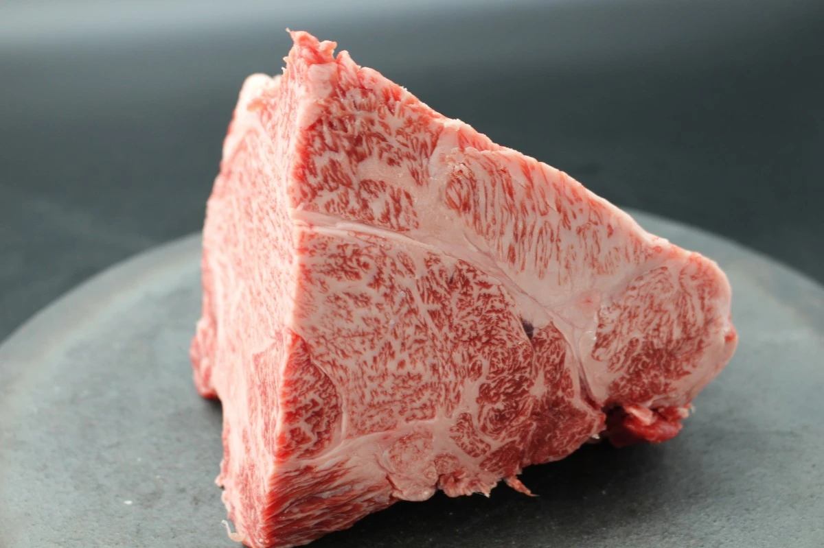 【肉の日】近江牛クラシタ塊肉699g【別名：かたロース】