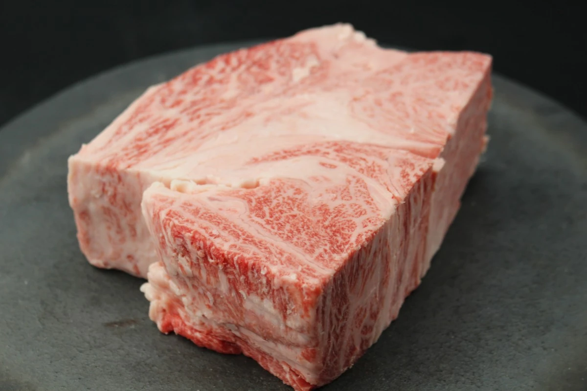 【肉の日】近江牛クラシタ塊肉795g【別名：かたロース】