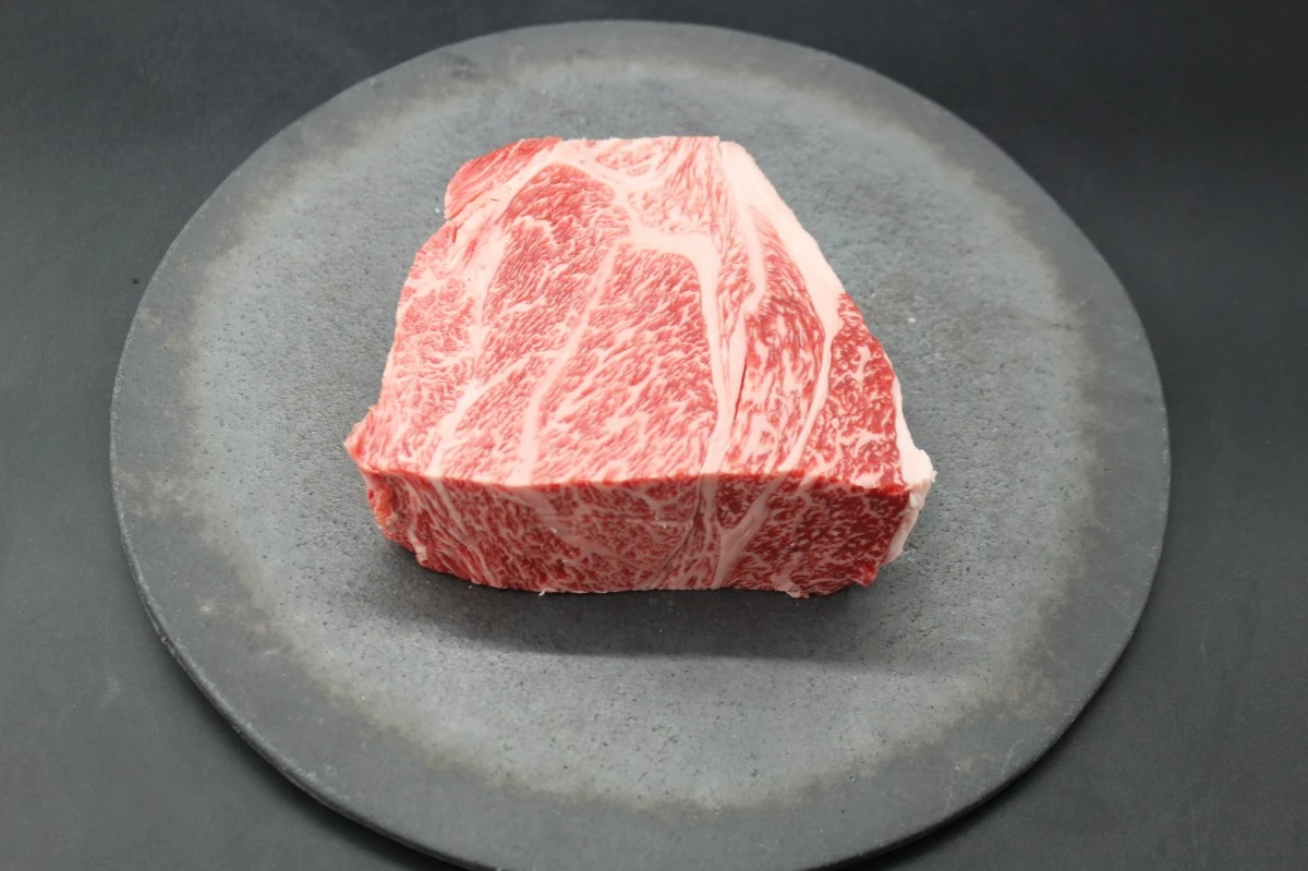 【肉の日】近江牛クラシタ塊肉614g【別名：かたロース】