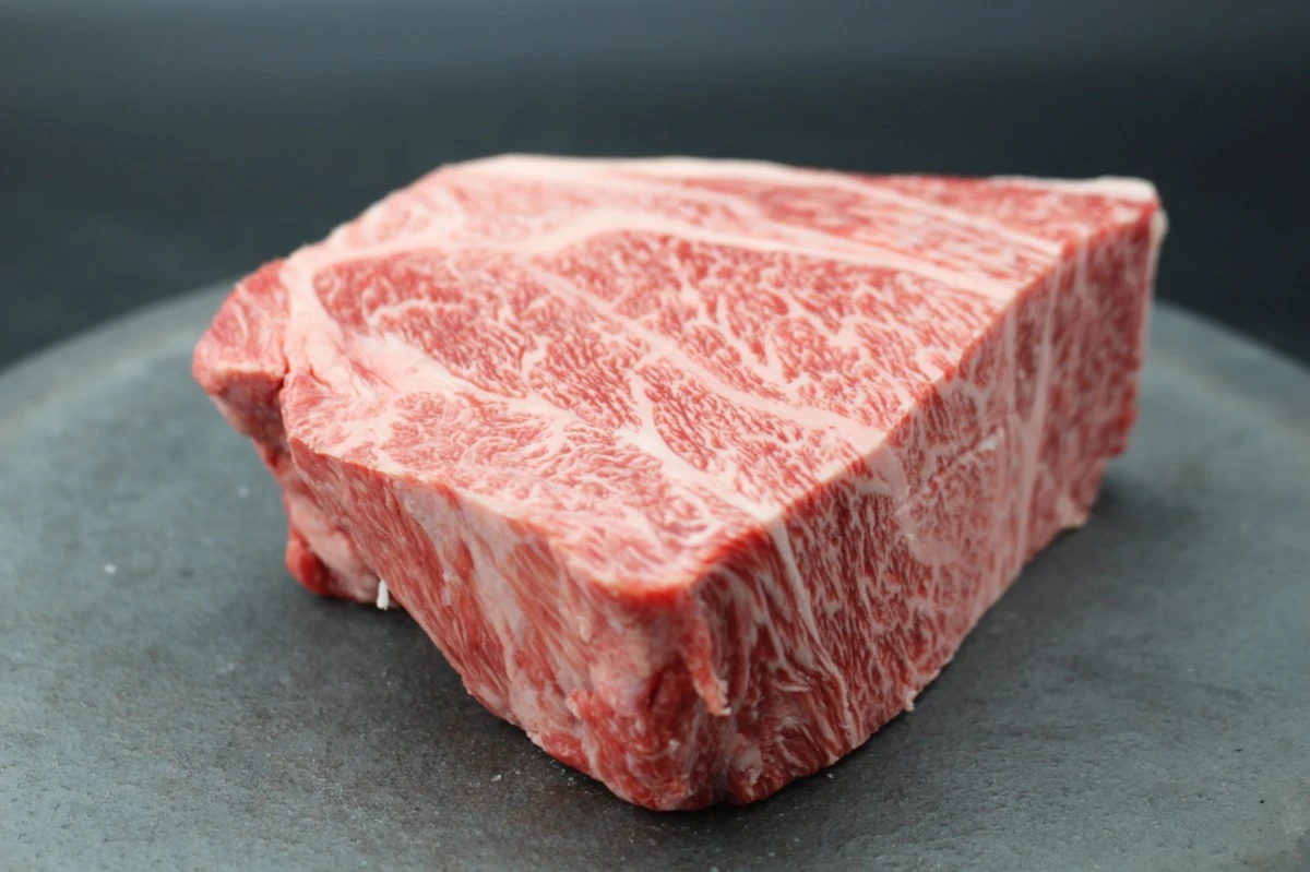 【肉の日】近江牛クラシタ塊肉614g【別名：かたロース】