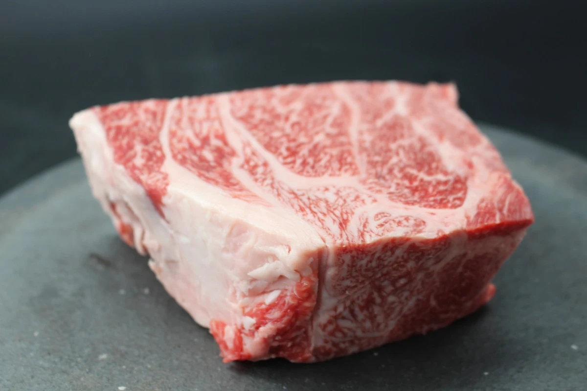 【肉の日】近江牛クラシタ塊肉614g【別名：かたロース】