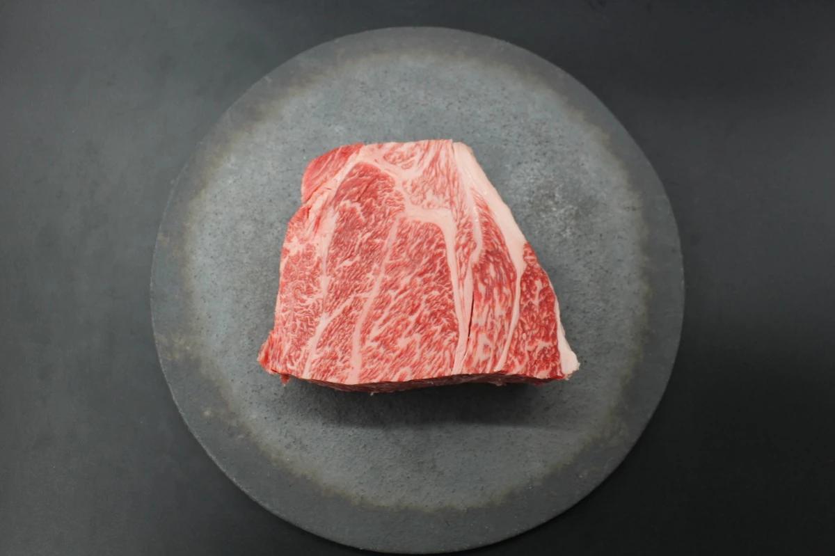 【肉の日】近江牛クラシタ塊肉614g【別名：かたロース】