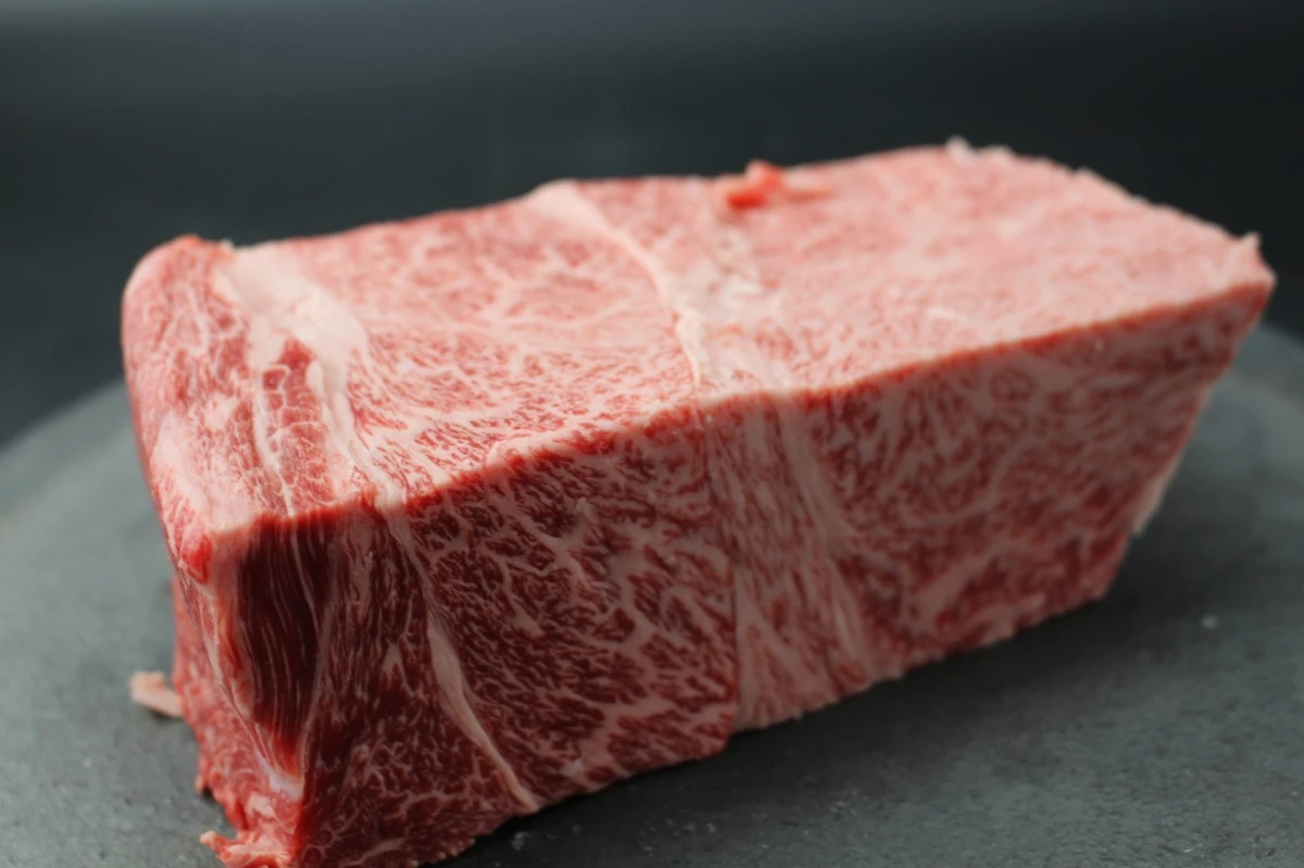 【肉の日】近江牛ザブトン塊肉694g【超希少・高級部位】