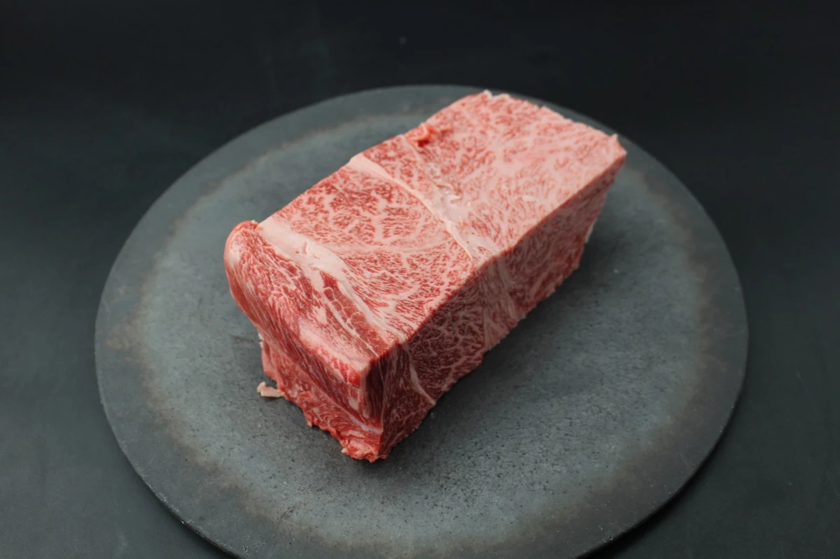 【肉の日】近江牛ザブトン塊肉694g【超希少・高級部位】