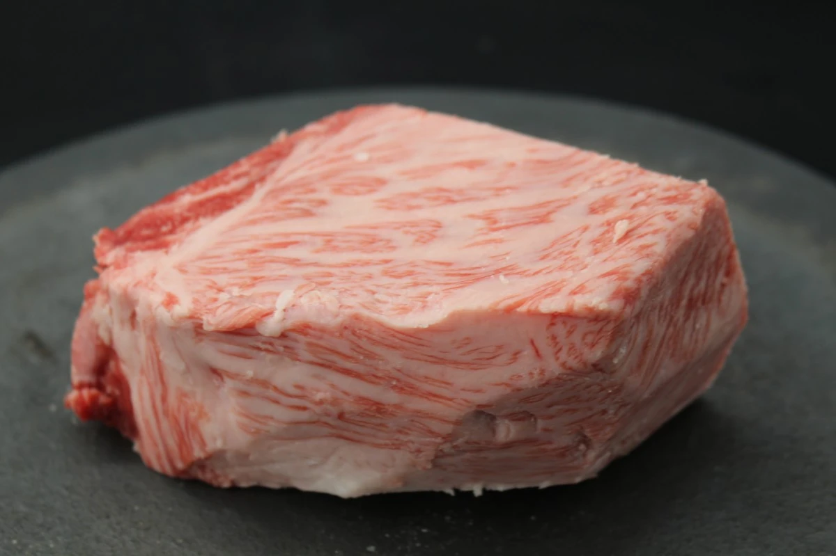 【肉の日】近江牛ザブトン塊肉447g【超希少・高級部位】