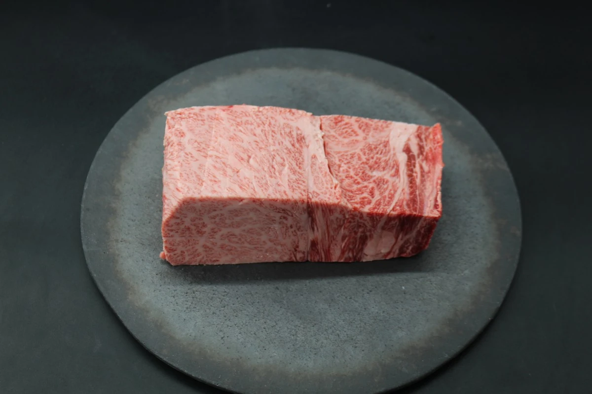 【肉の日】近江牛ザブトン塊肉699g【超希少・高級部位】