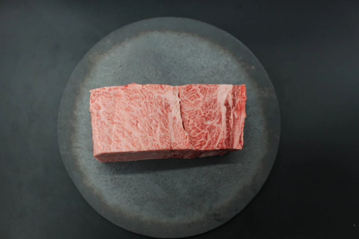 【肉の日】近江牛ザブトン塊肉699g【超希少・高級部位】