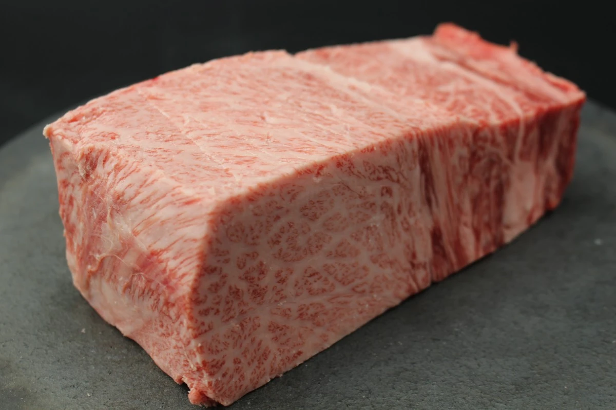 【肉の日】近江牛ザブトン塊肉699g【超希少・高級部位】