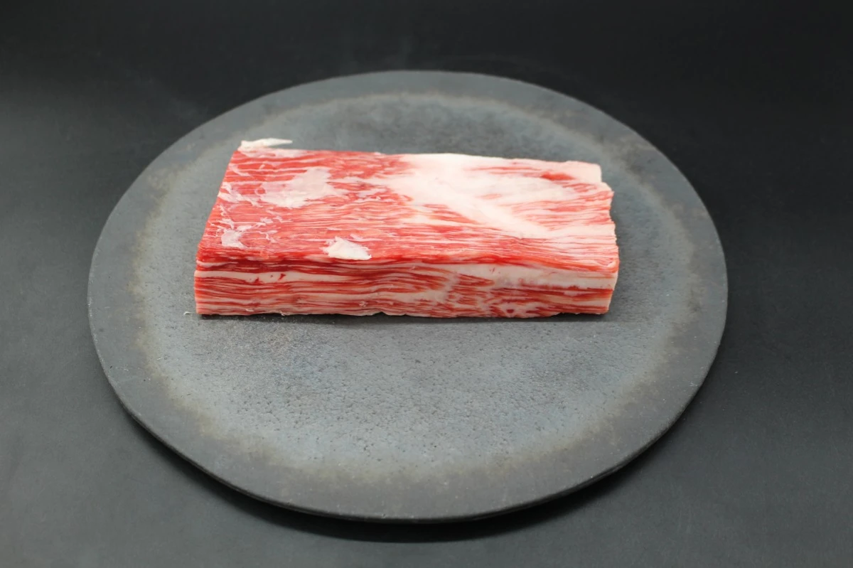 【肉の日】近江牛フランク(バラ)塊肉406g【希少部位】