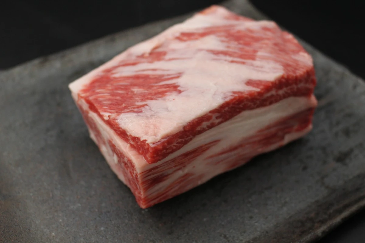 【肉の日】近江牛特上バラ塊肉673g【希少部位】