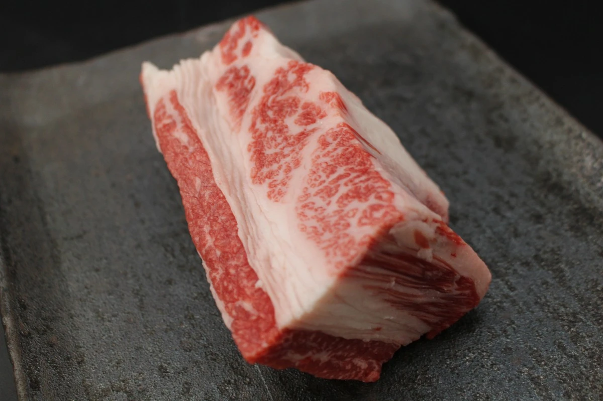 【肉の日】近江牛特上バラ塊肉435g【希少部位】