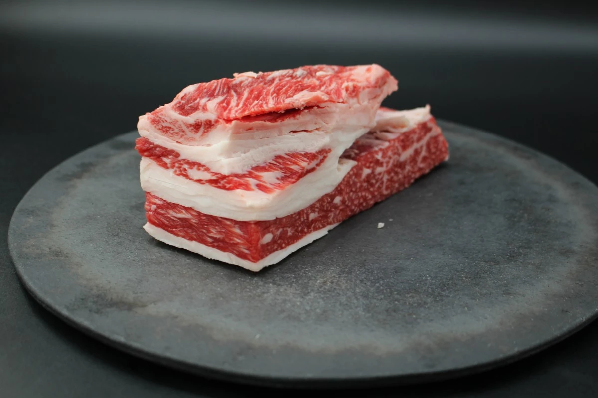 【肉の日】近江牛ヘッド(バラ)塊肉486g【煮込み用】