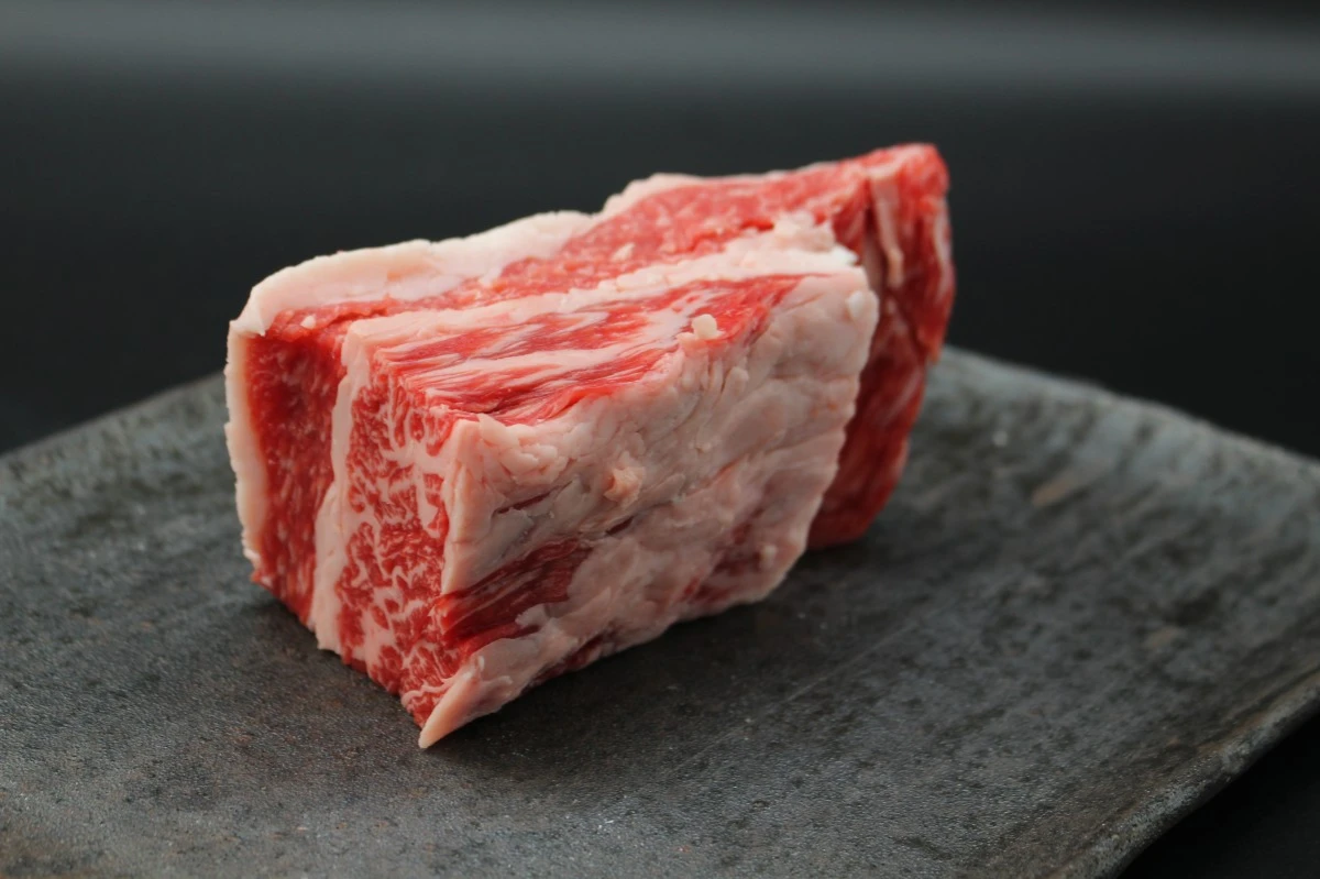 【肉の日】近江牛バラ塊肉377g【希少部位】