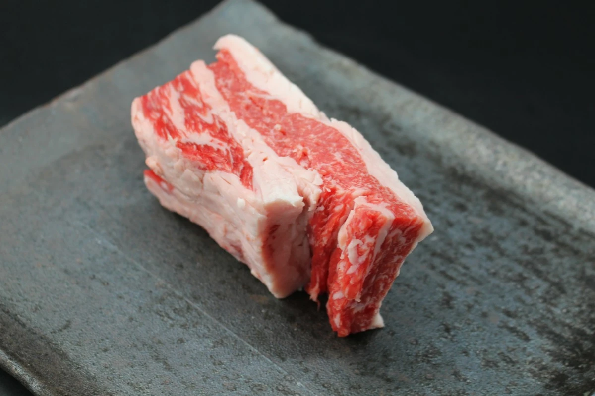 【肉の日】近江牛バラ塊肉377g【希少部位】