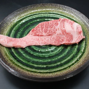 【現品限り】近江牛訳あり塊肉300ｇ※一部薄いところあり