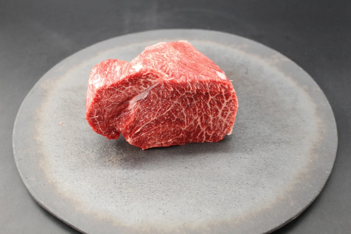 近江牛希少部位とうがらし塊肉437g【ローストビーフに！】