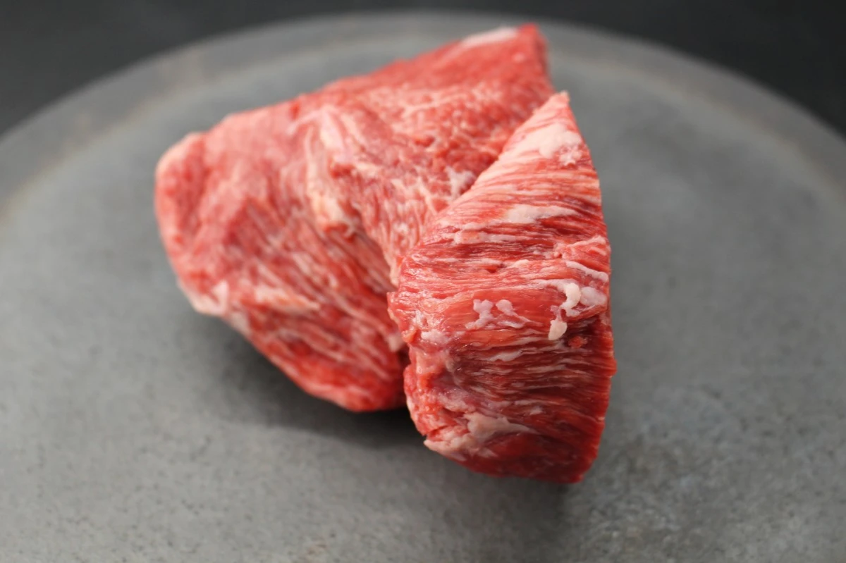 近江牛希少部位とうがらし塊肉437g【ローストビーフに！】