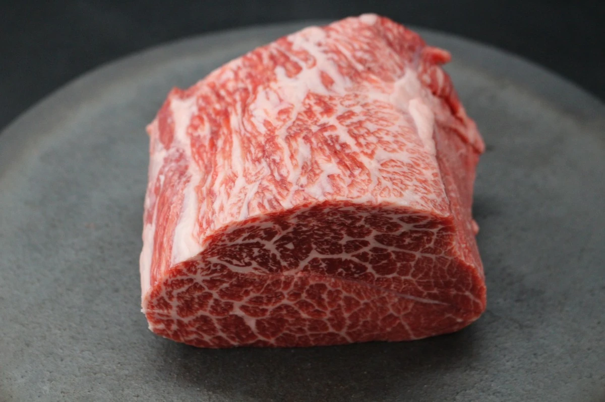 近江牛希少部位とうがらし塊肉583g【ローストビーフに！】