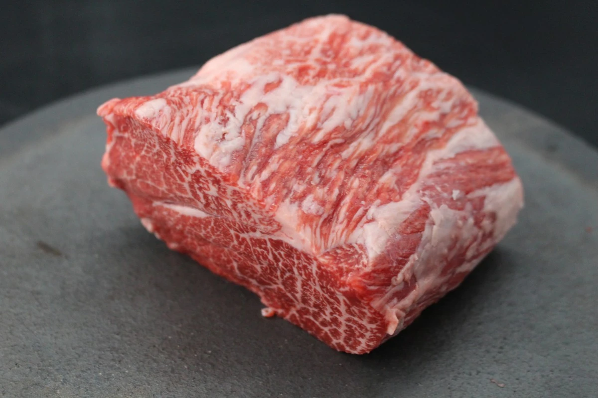 近江牛希少部位とうがらし塊肉583g【ローストビーフに！】