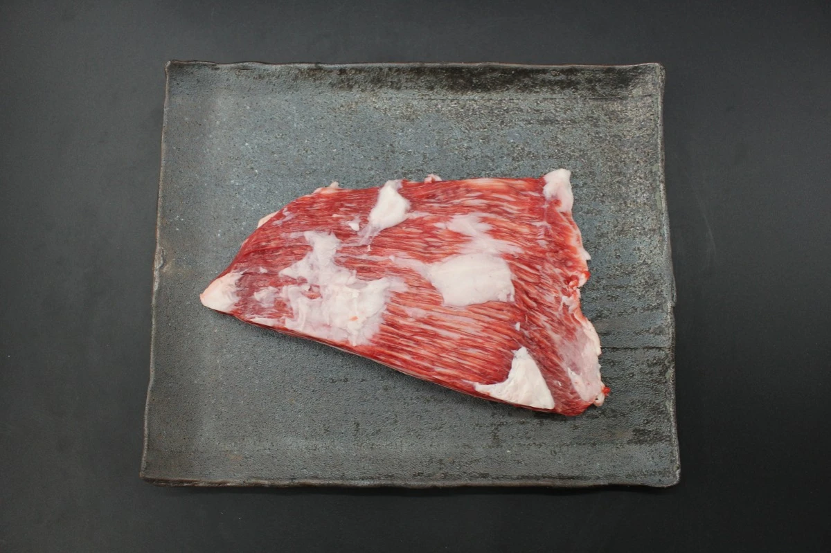 近江牛ヒラカワ塊肉277g【煮込み料理にオススメ】