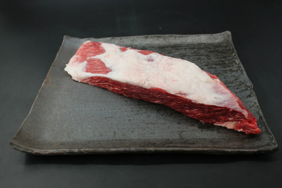 近江牛ヒラカワ塊肉457g【煮込み料理にオススメ】