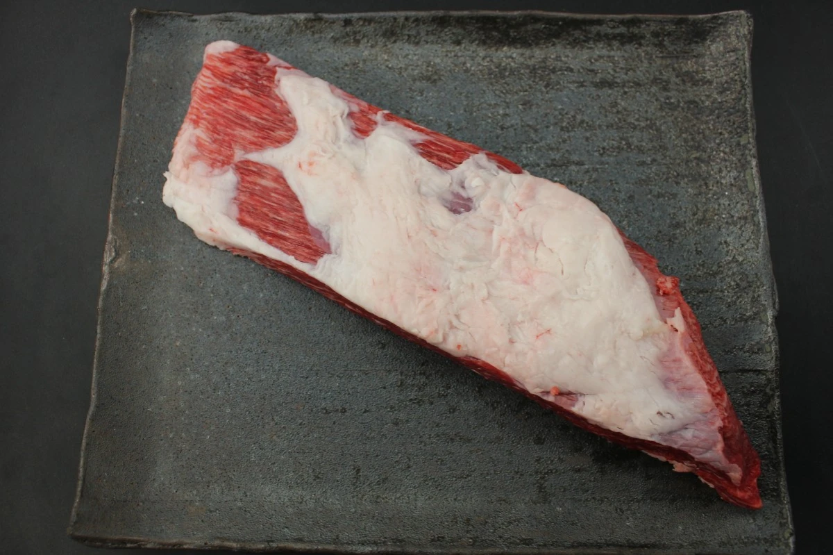 近江牛ヒラカワ塊肉457g【煮込み料理にオススメ】