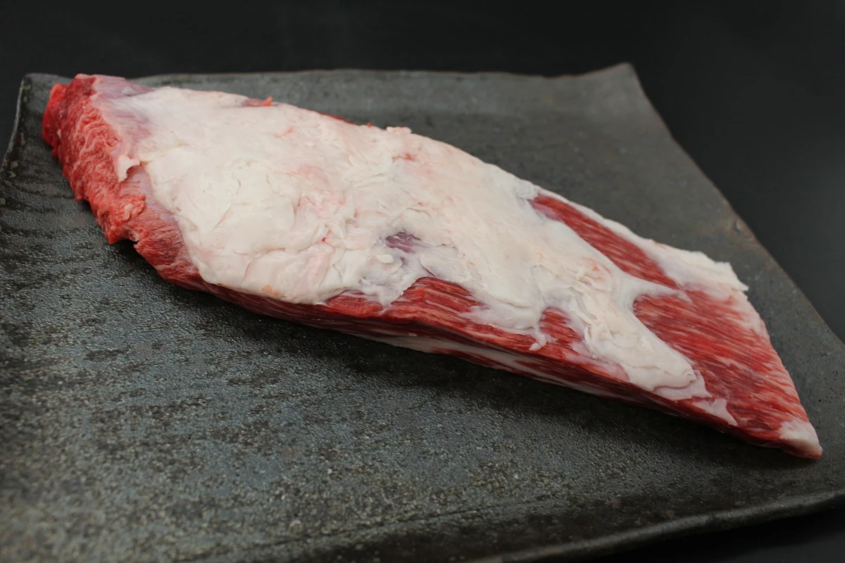 近江牛ヒラカワ塊肉457g【煮込み料理にオススメ】