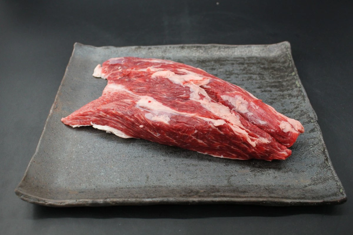 近江牛ヒラカワ塊肉522g【煮込み料理にオススメ】