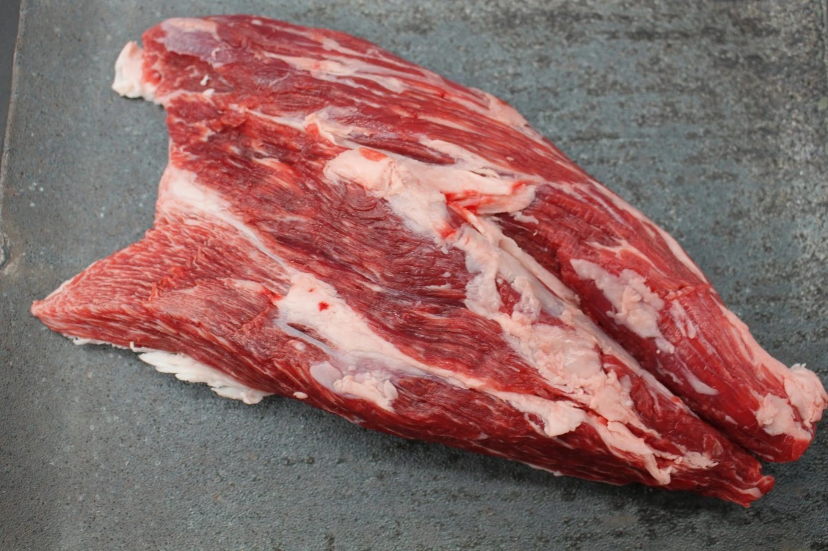 近江牛ヒラカワ塊肉522g【煮込み料理にオススメ】