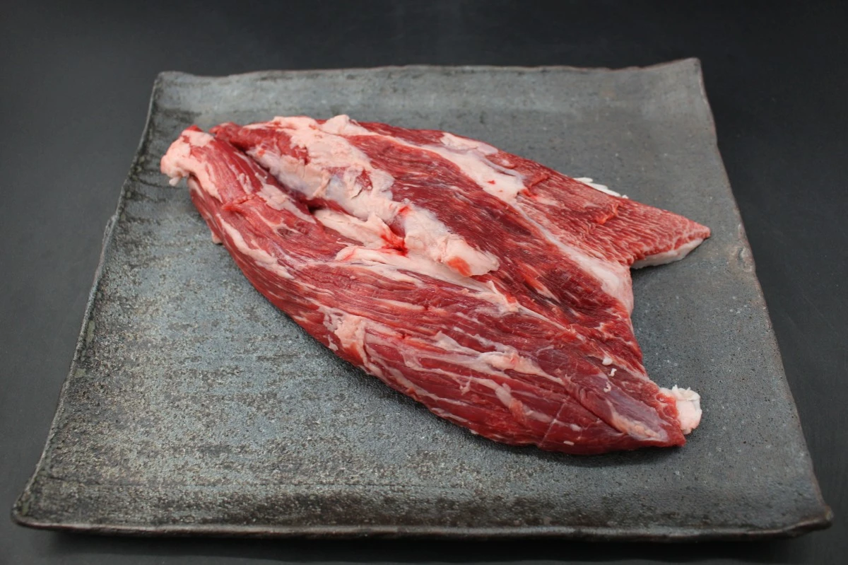 近江牛ヒラカワ塊肉522g【煮込み料理にオススメ】