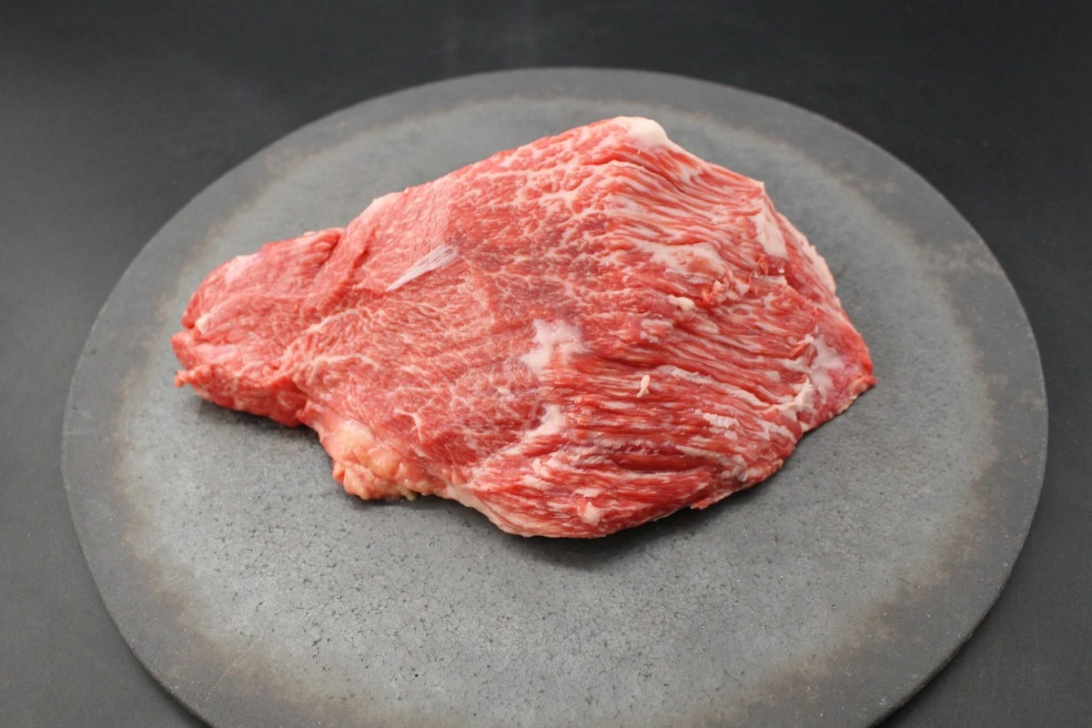 【現品限り】近江牛ニノウデ塊肉544g【煮込み用】