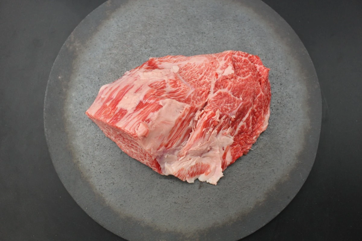 【現品限り】近江牛ミスジ塊肉 432g【希少部位】