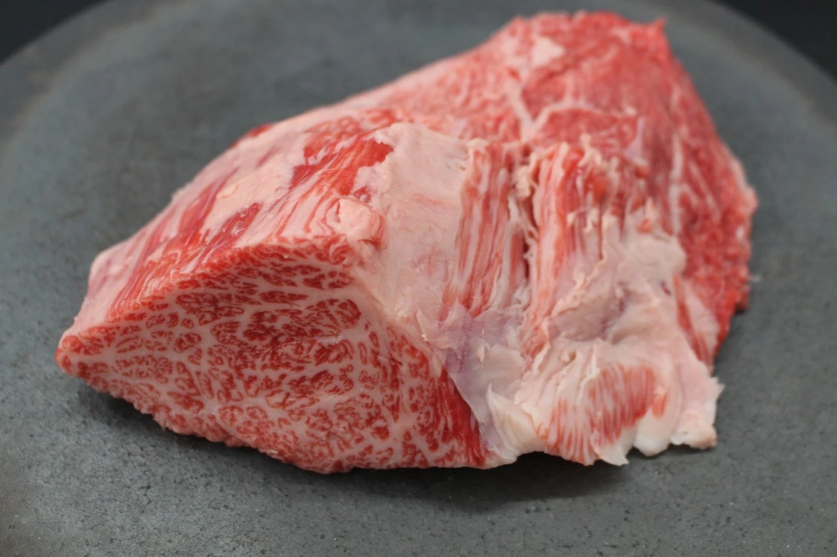 【現品限り】近江牛ミスジ塊肉 432g【希少部位】