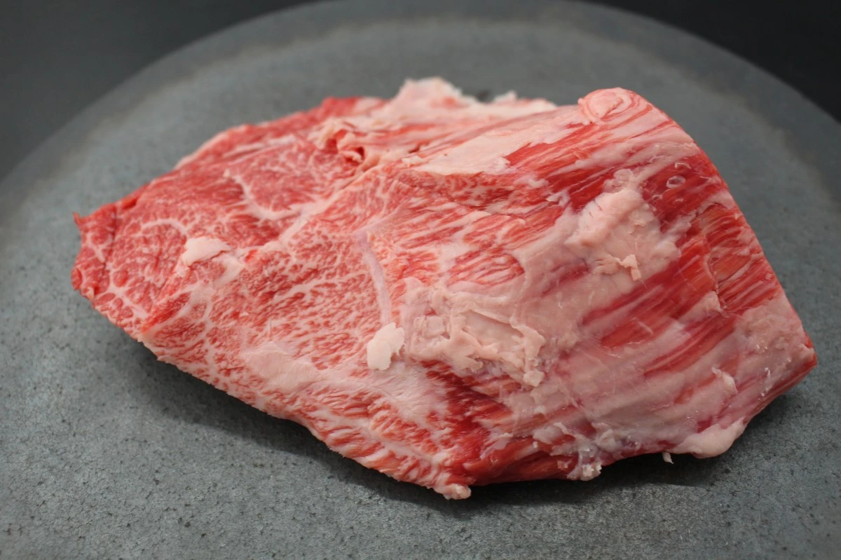 【現品限り】近江牛ミスジ塊肉 432g【希少部位】