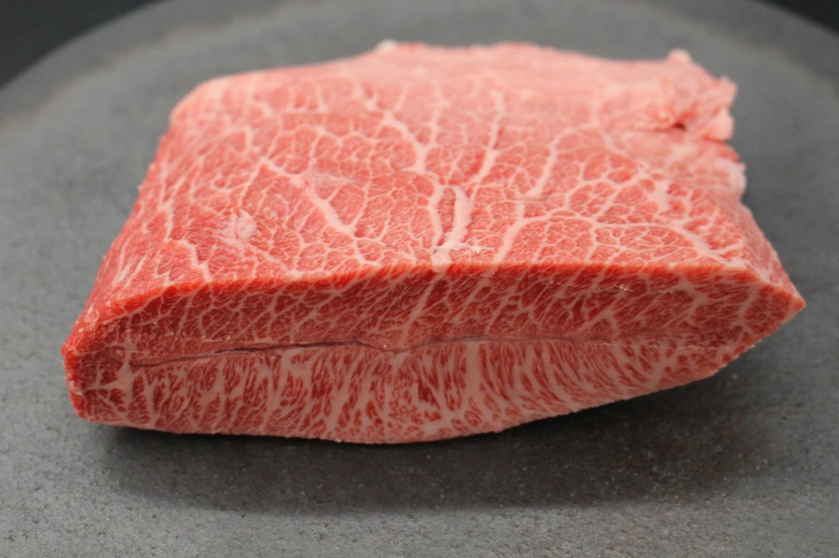 【現品限り】近江牛ミスジ塊肉 465g【希少部位】