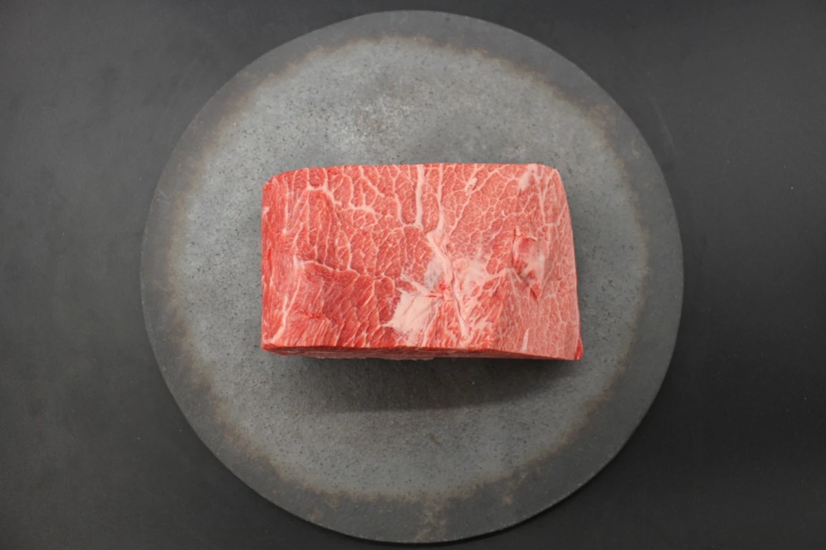 【現品限り】近江牛ミスジ塊肉 625g【希少部位】