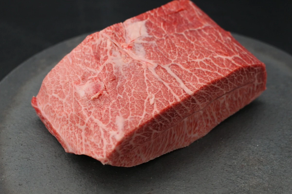 【現品限り】近江牛ミスジ塊肉 625g【希少部位】